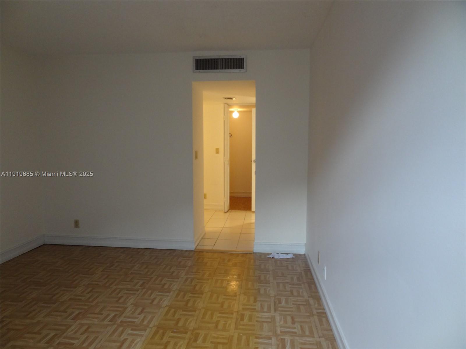 EI506 1 / 1 741 sq. ft. $ 2025-11-25 0 Photo