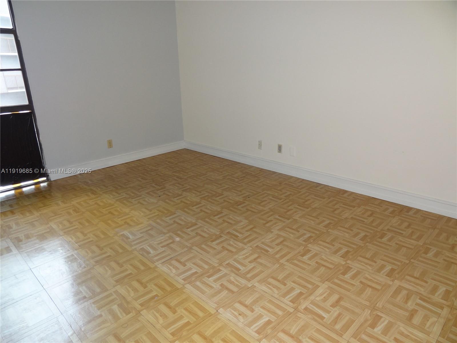 EI506 1 / 1 741 sq. ft. $ 2025-11-25 0 Photo