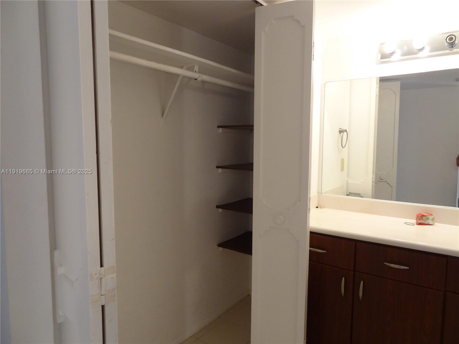 EI506 1 / 1 741 sq. ft. $ 2025-11-25 0 Photo