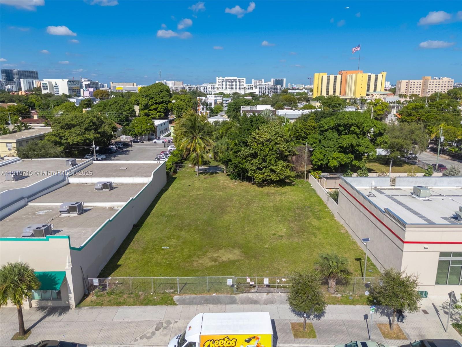   /   кв.футов $ 2025-11-25 0 Фото