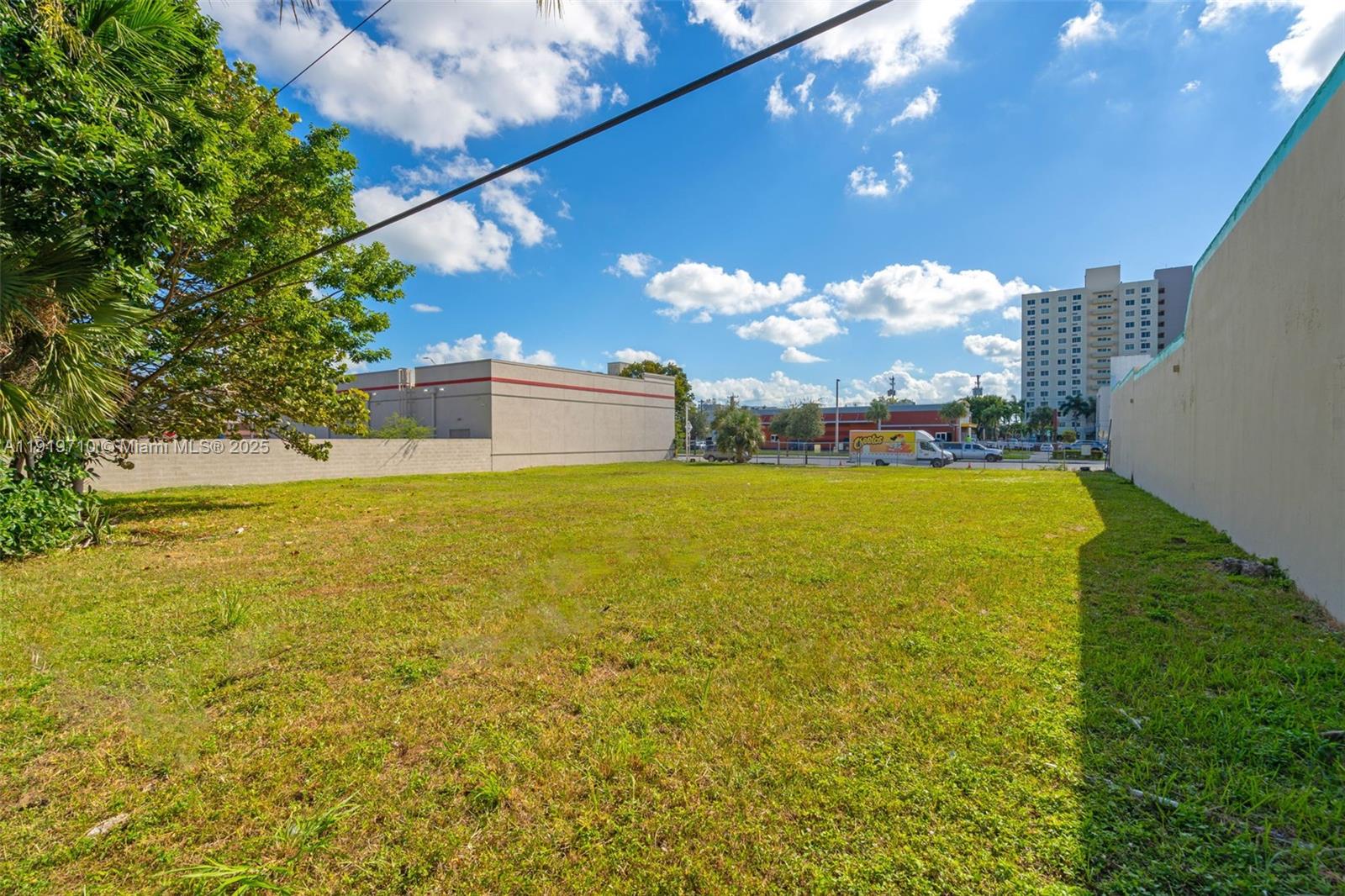   /   кв.футов $ 2025-11-25 0 Фото