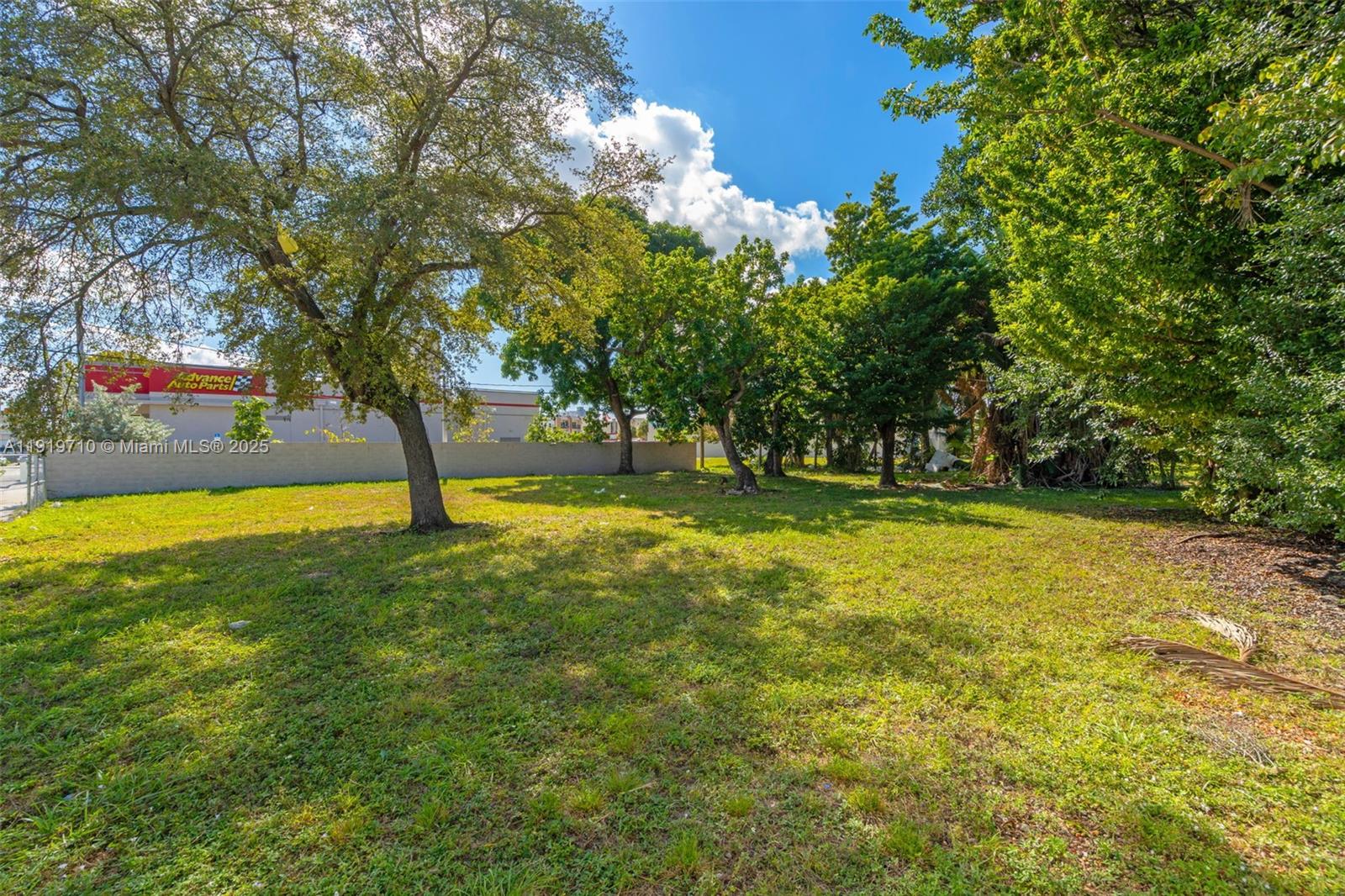   /   кв.футов $ 2025-11-25 0 Фото