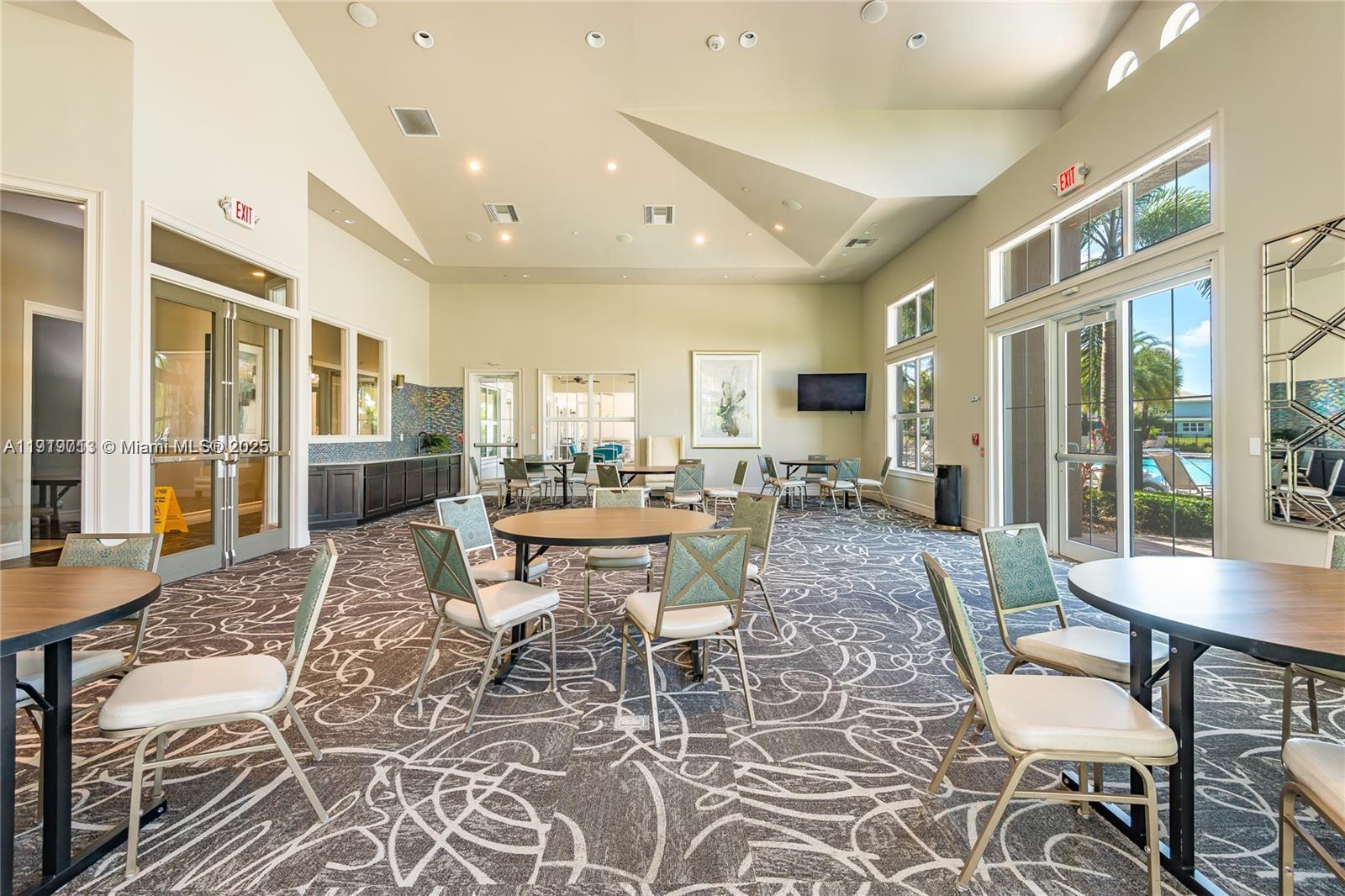 Подробнее 4144 3 / 3 1561 кв.футов $ 2025-12-05 0 Фото