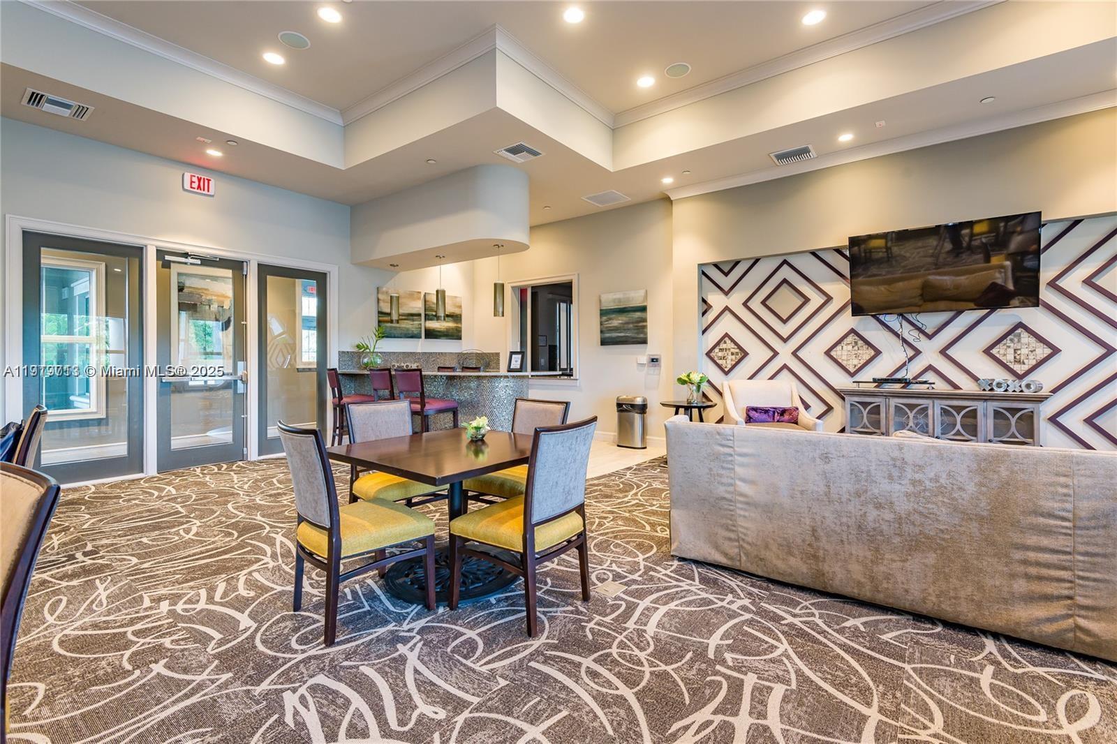 Подробнее 4144 3 / 3 1561 кв.футов $ 2025-12-05 0 Фото