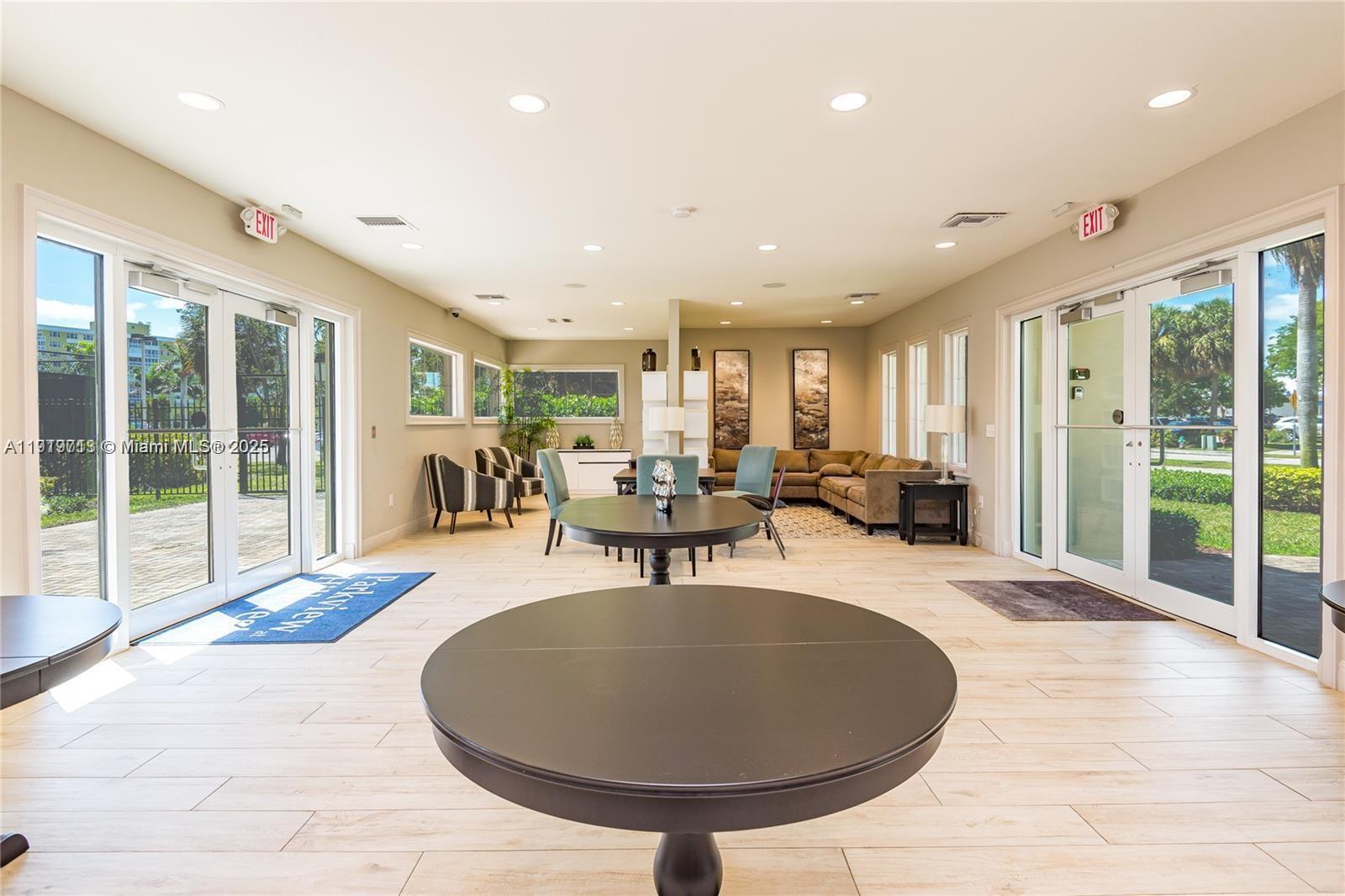 Подробнее 4144 3 / 3 1561 кв.футов $ 2025-12-05 0 Фото