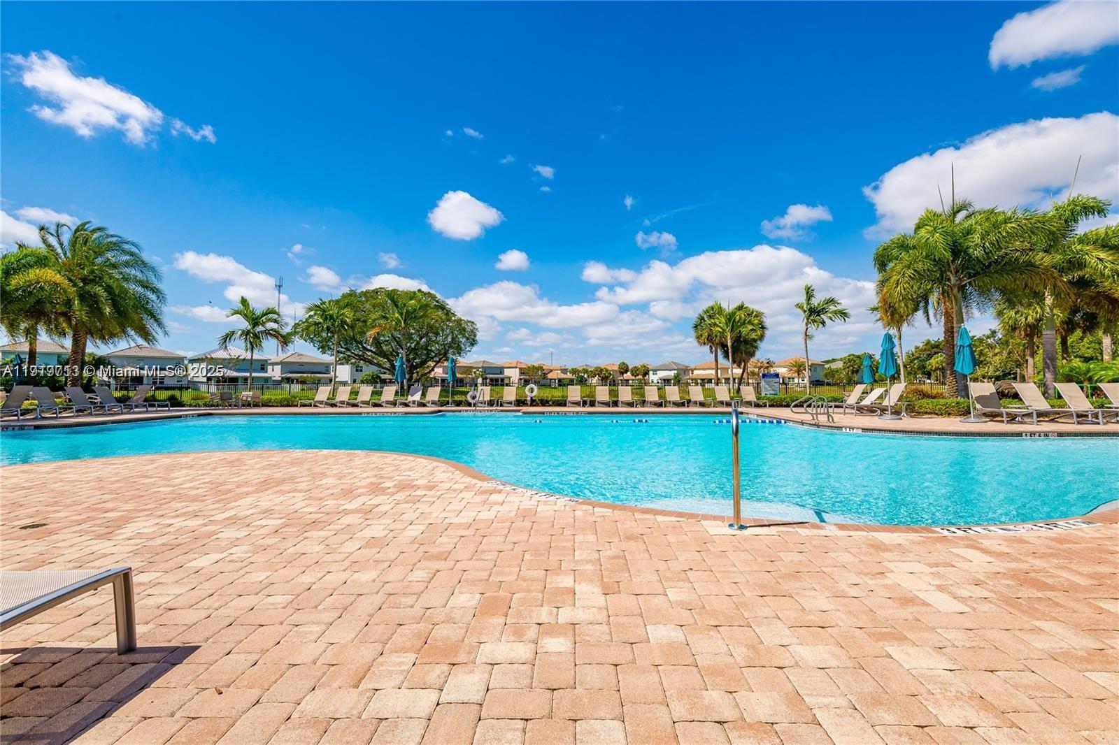 Подробнее 4144 3 / 3 1561 кв.футов $ 2025-12-05 0 Фото