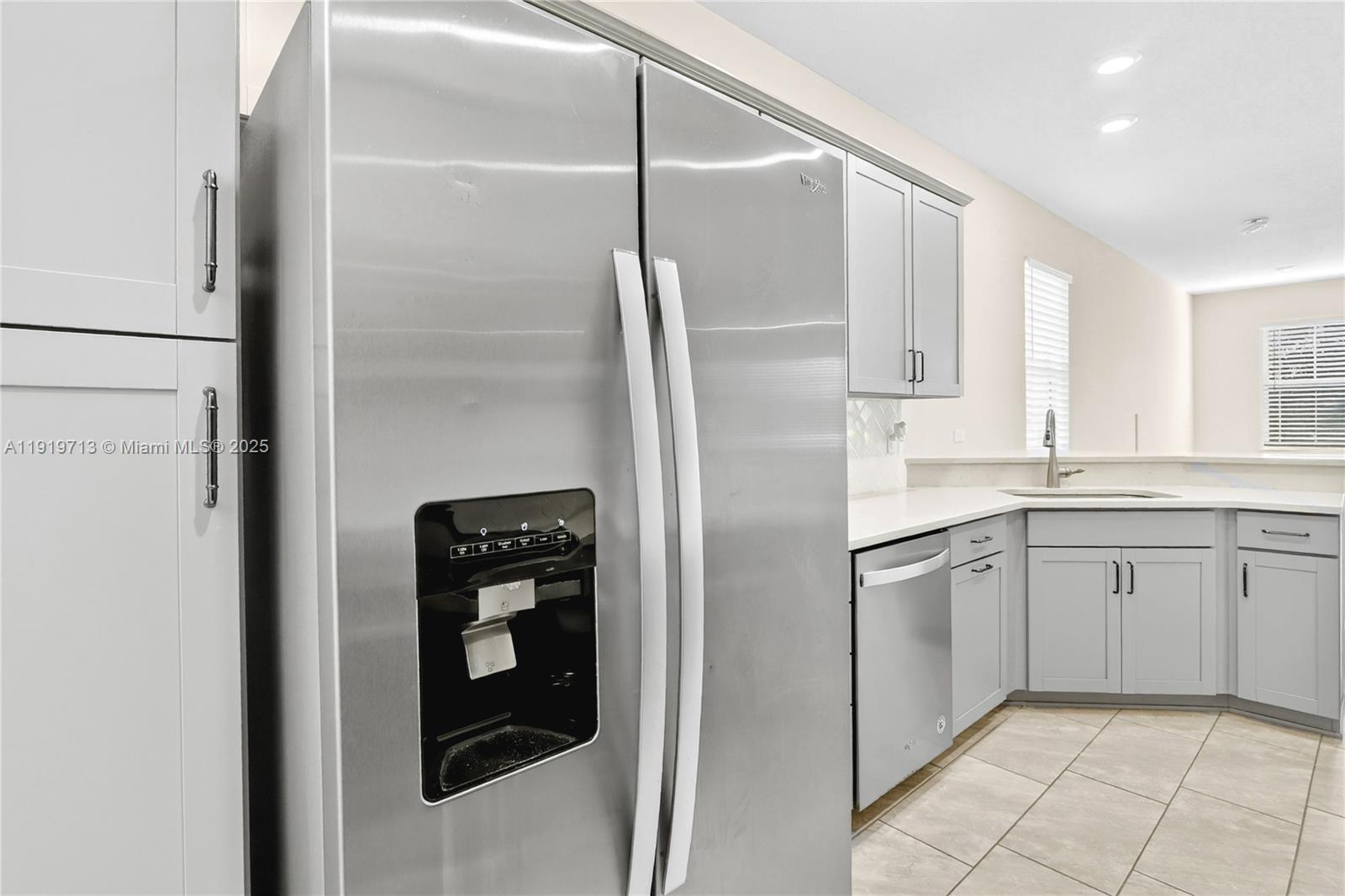 Подробнее 4144 3 / 3 1561 кв.футов $ 2025-12-05 0 Фото