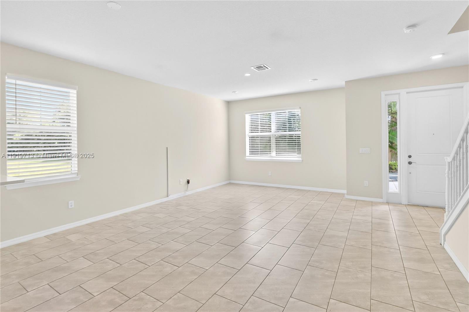 Подробнее 4144 3 / 3 1561 кв.футов $ 2025-12-05 0 Фото