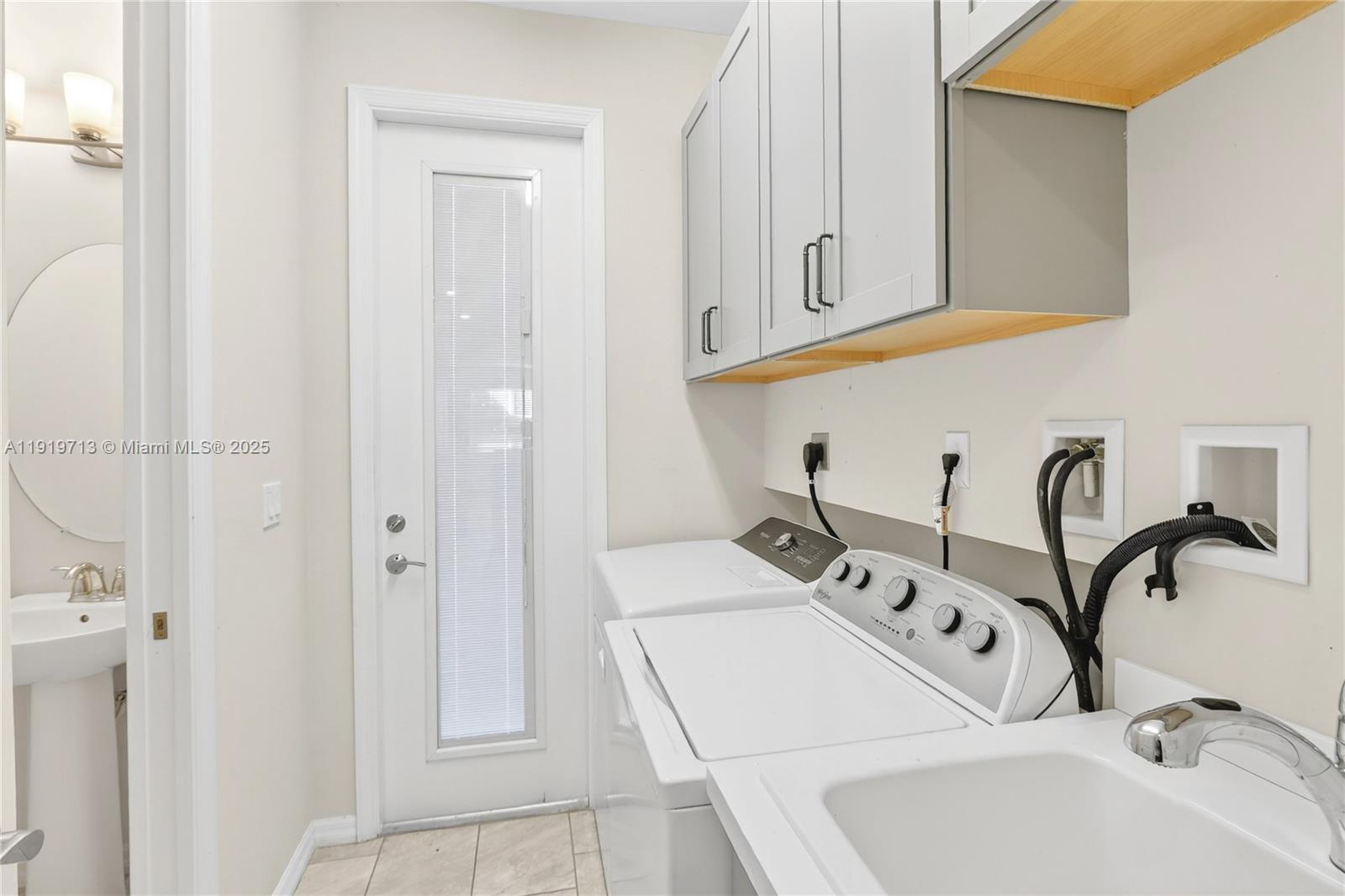 Подробнее 4144 3 / 3 1561 кв.футов $ 2025-12-05 0 Фото