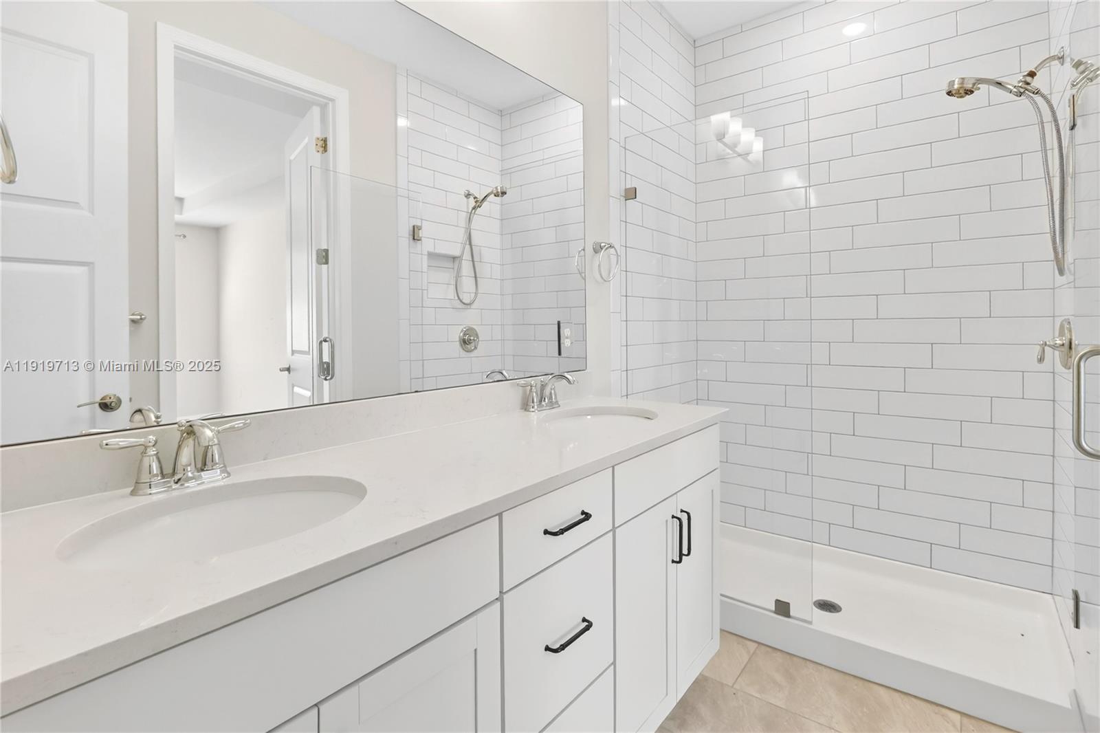 Подробнее 4144 3 / 3 1561 кв.футов $ 2025-12-05 0 Фото