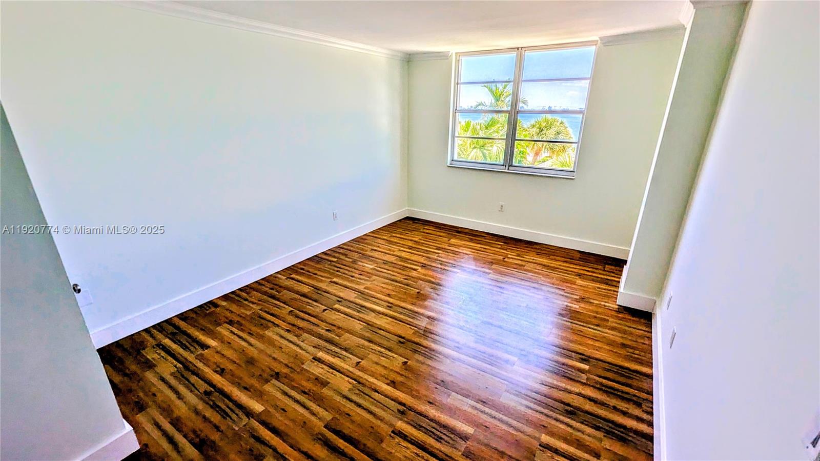 Ver detalles 206 3 / 3 1570 sq. ft. $ 2025-11-25 0 foto