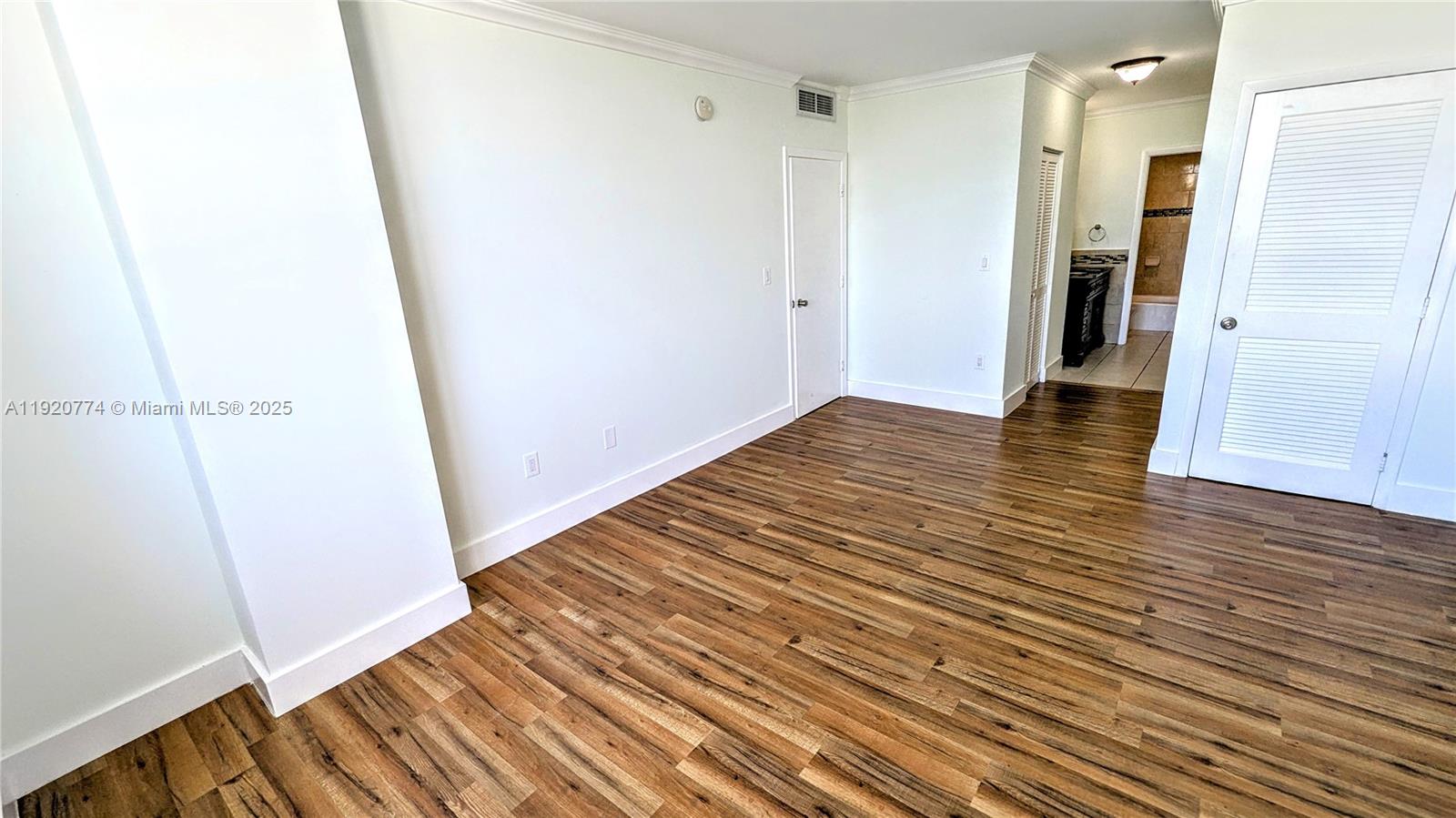 Ver detalles 206 3 / 3 1570 sq. ft. $ 2025-11-25 0 foto