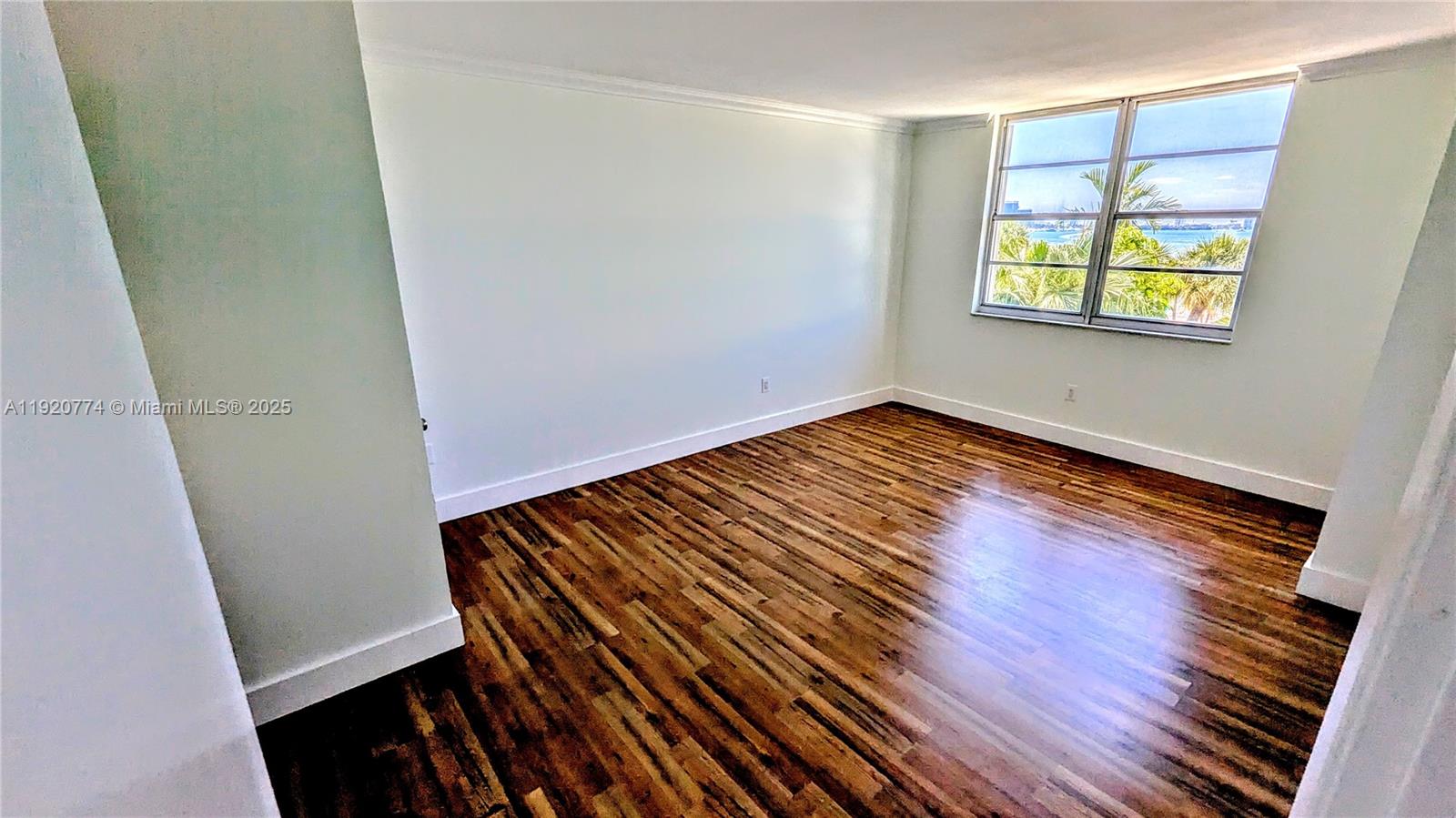 Ver detalles 206 3 / 3 1570 sq. ft. $ 2025-11-25 0 foto