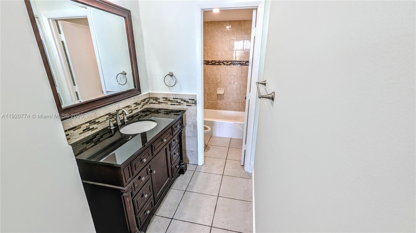 Ver detalles 206 3 / 3 1570 sq. ft. $ 2025-11-25 0 foto