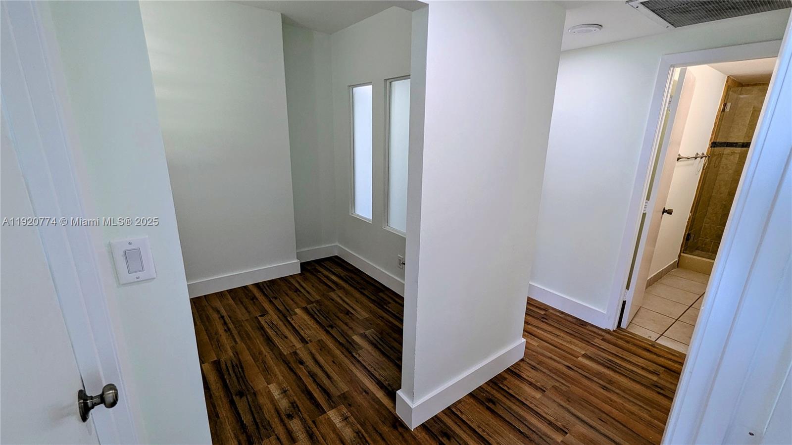 Ver detalles 206 3 / 3 1570 sq. ft. $ 2025-11-25 0 foto