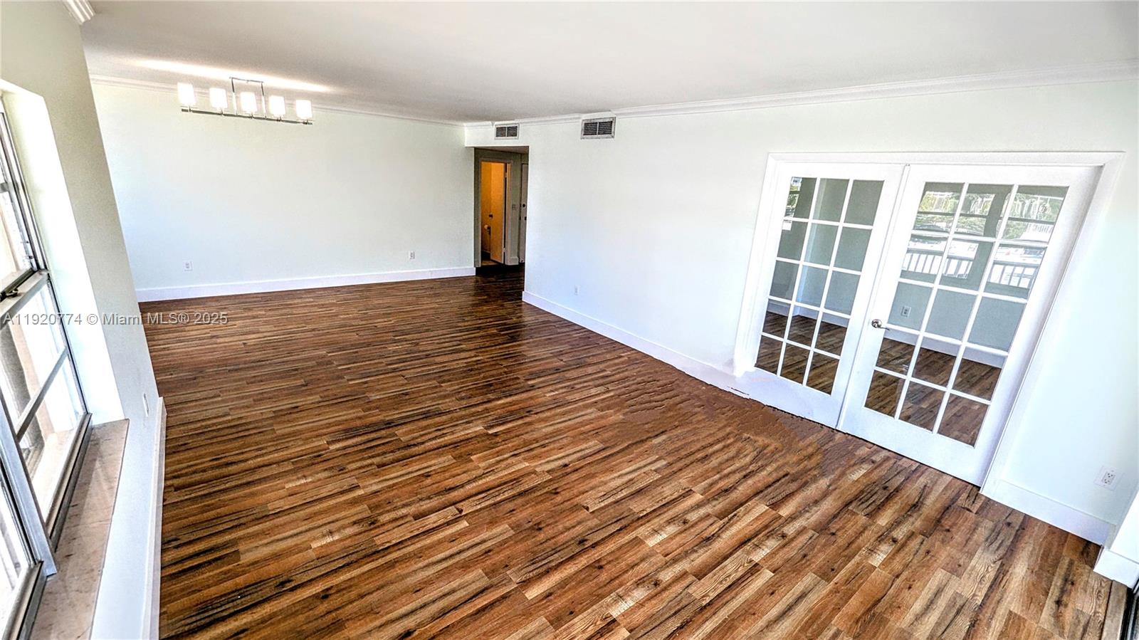 Ver detalles 206 3 / 3 1570 sq. ft. $ 2025-11-25 0 foto