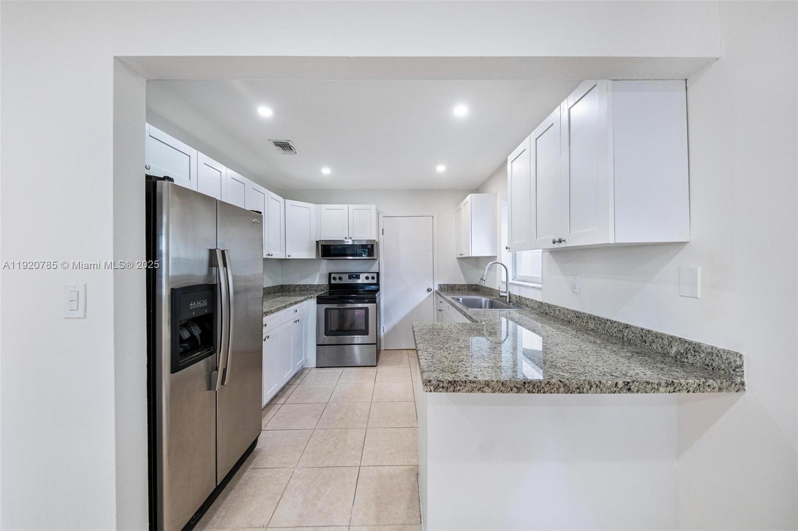 See details / 4104 sq. ft. $ 2025-11-25 0 Photo