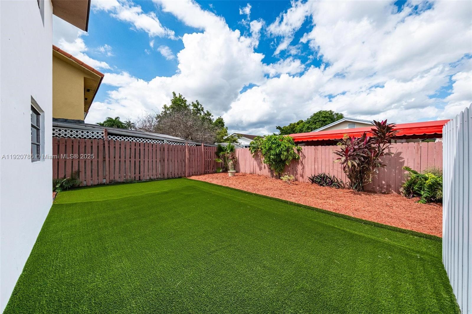 See details / 4104 sq. ft. $ 2025-11-25 0 Photo