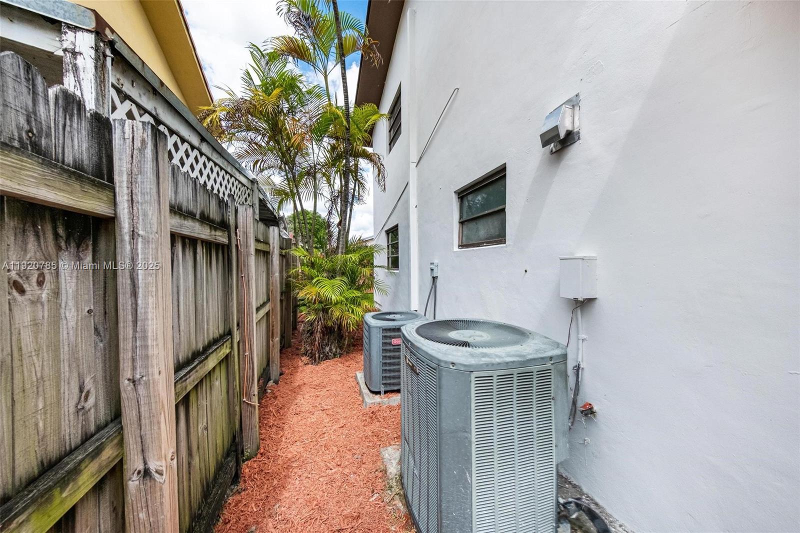 See details / 4104 sq. ft. $ 2025-11-25 0 Photo