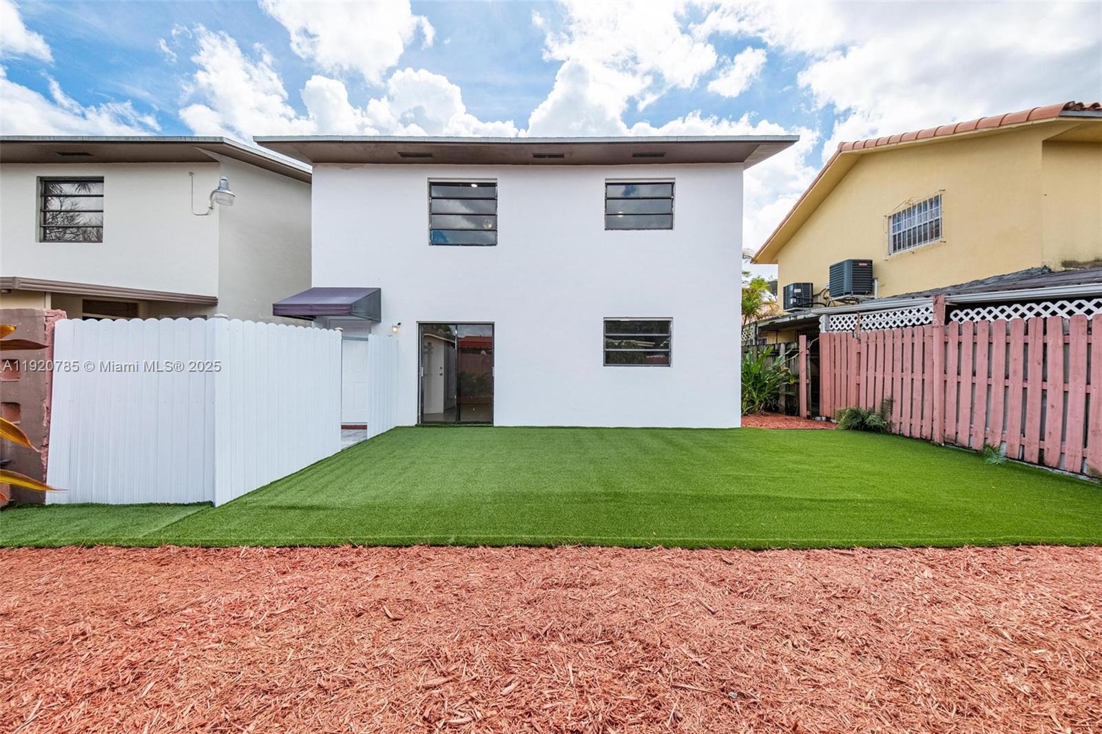 See details / 4104 sq. ft. $ 2025-11-25 0 Photo