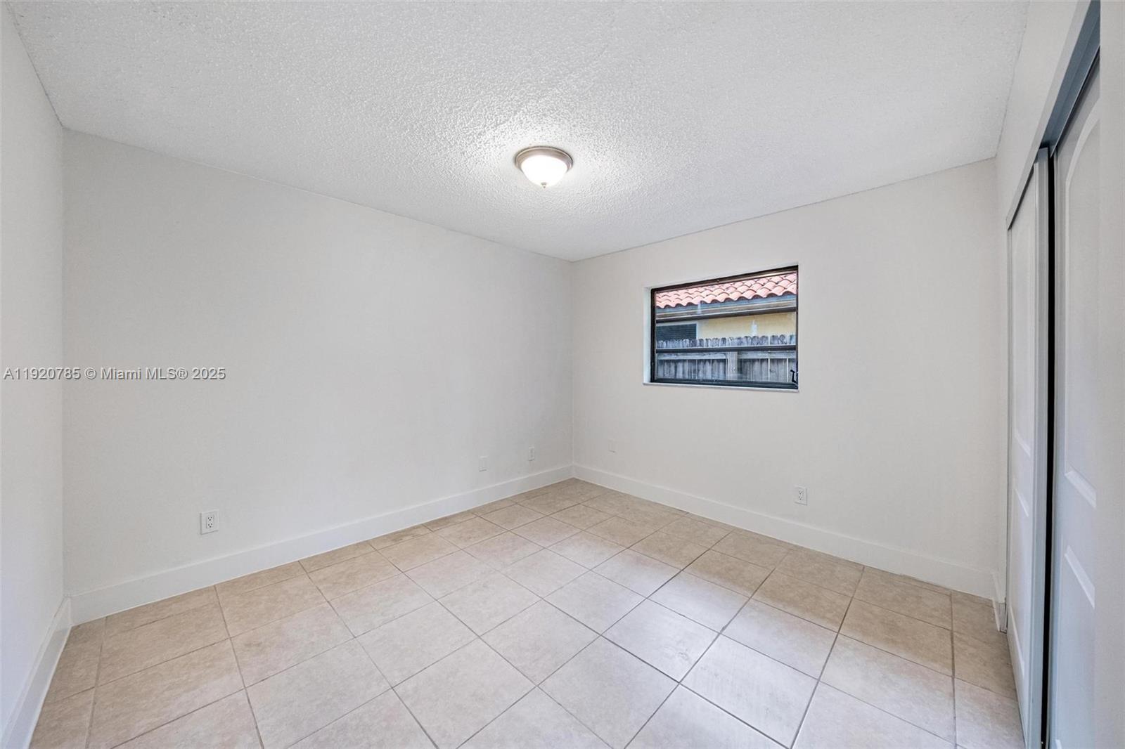 See details / 4104 sq. ft. $ 2025-11-25 0 Photo