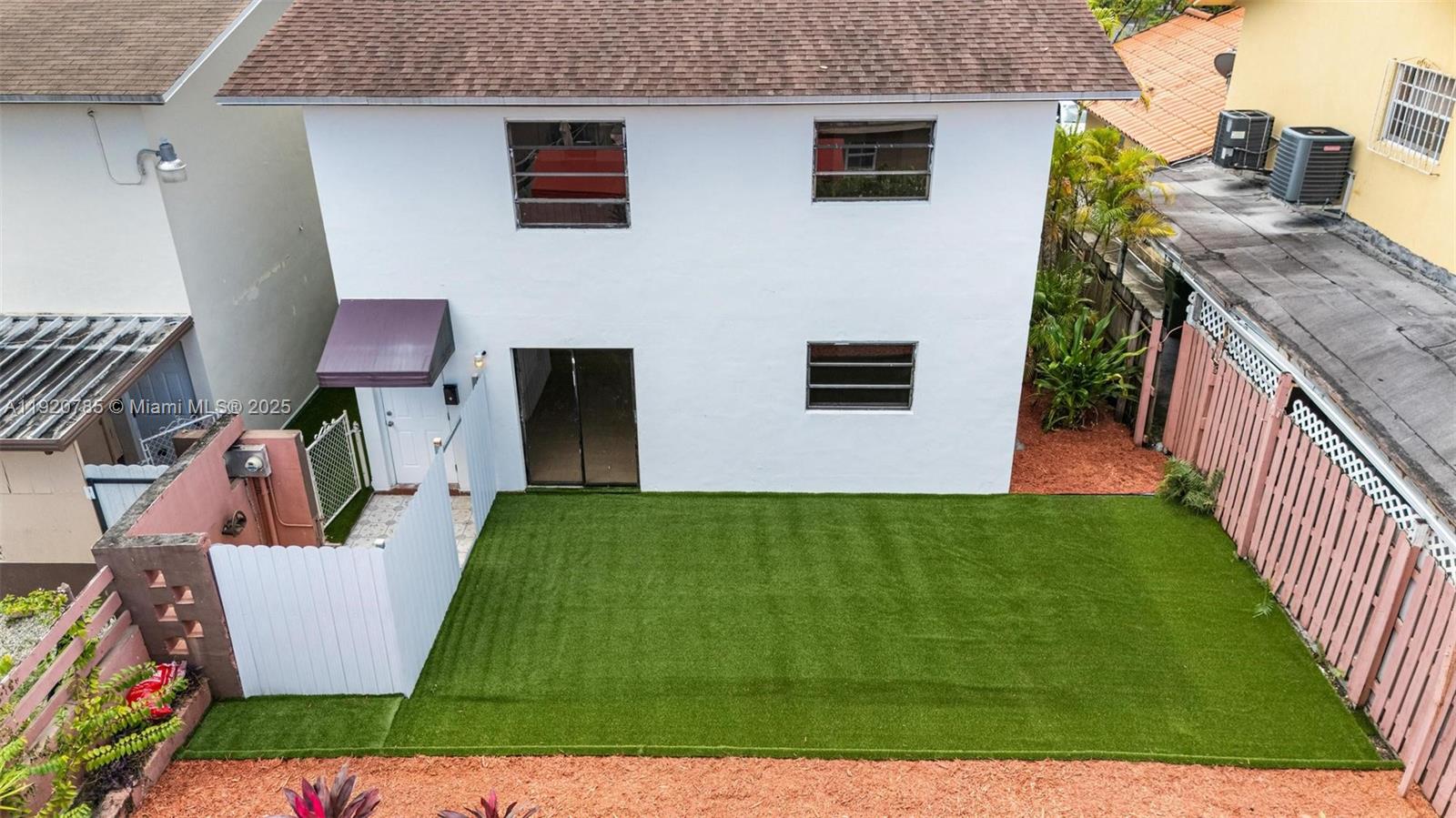 See details / 4104 sq. ft. $ 2025-11-25 0 Photo