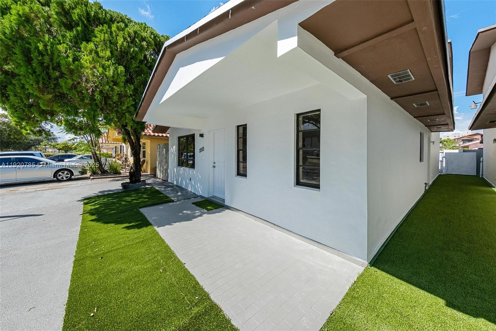 See details / 4104 sq. ft. $ 2025-11-25 0 Photo