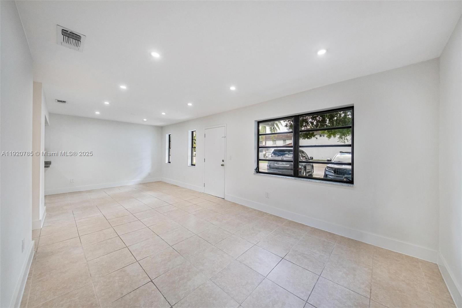 See details / 4104 sq. ft. $ 2025-11-25 0 Photo