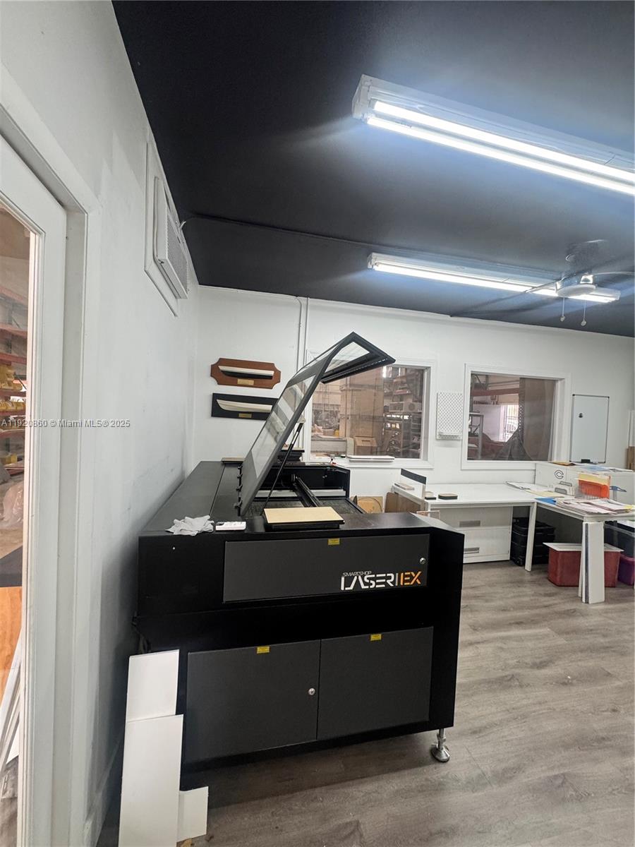 See details A / sq. ft. $ 2025-11-25 0 Photo