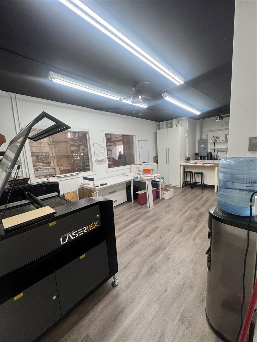 See details A / sq. ft. $ 2025-11-25 0 Photo