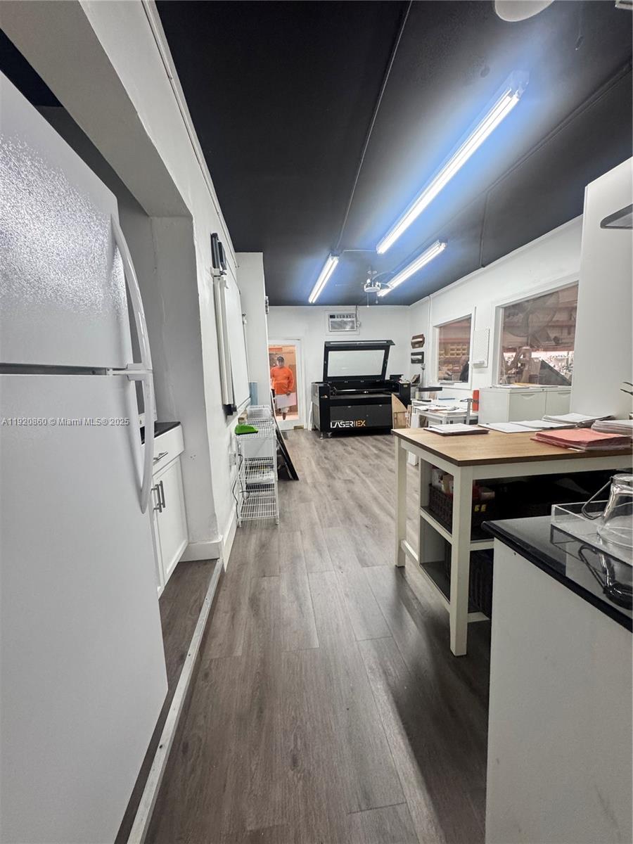 See details A / sq. ft. $ 2025-11-25 0 Photo