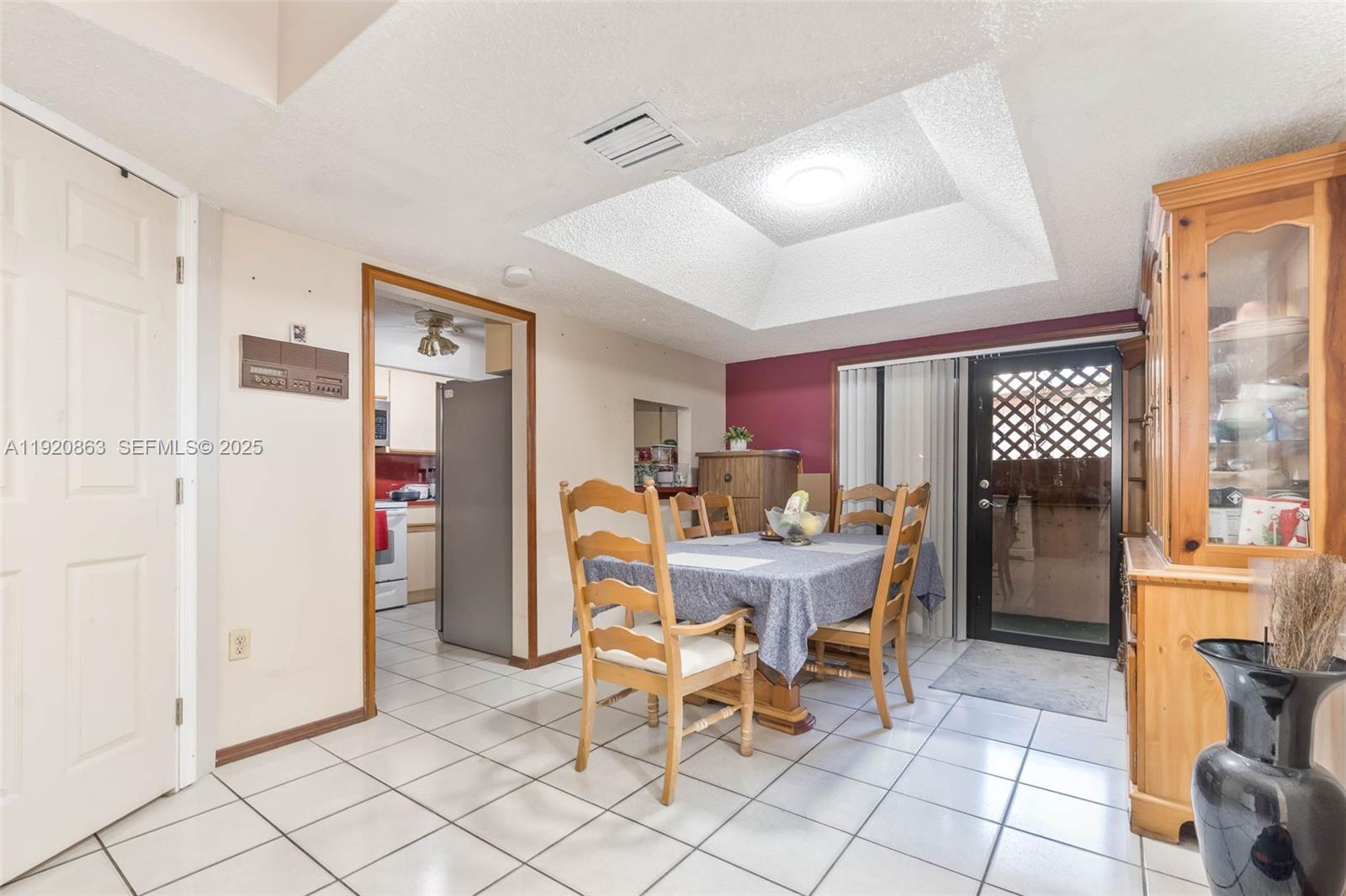 Ver detalles / 4761 sq. ft. $ 2025-11-25 0 foto