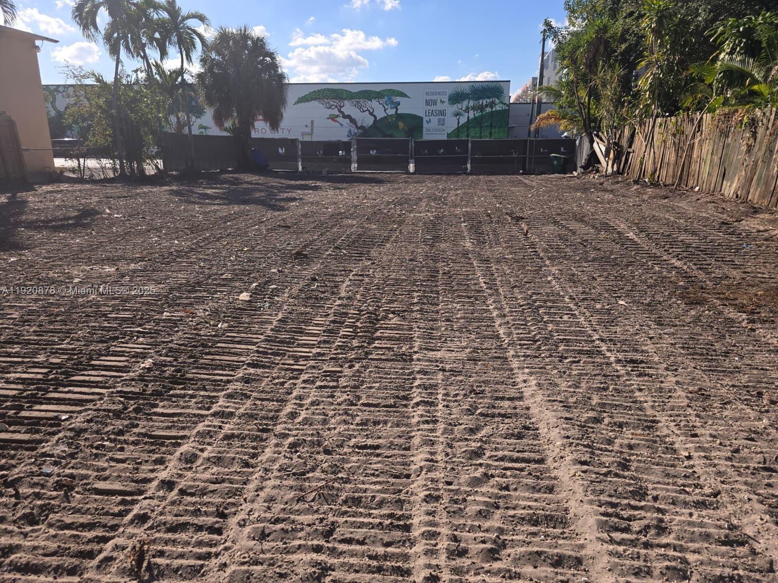   /   кв.футов $ 2025-11-25 0 Фото