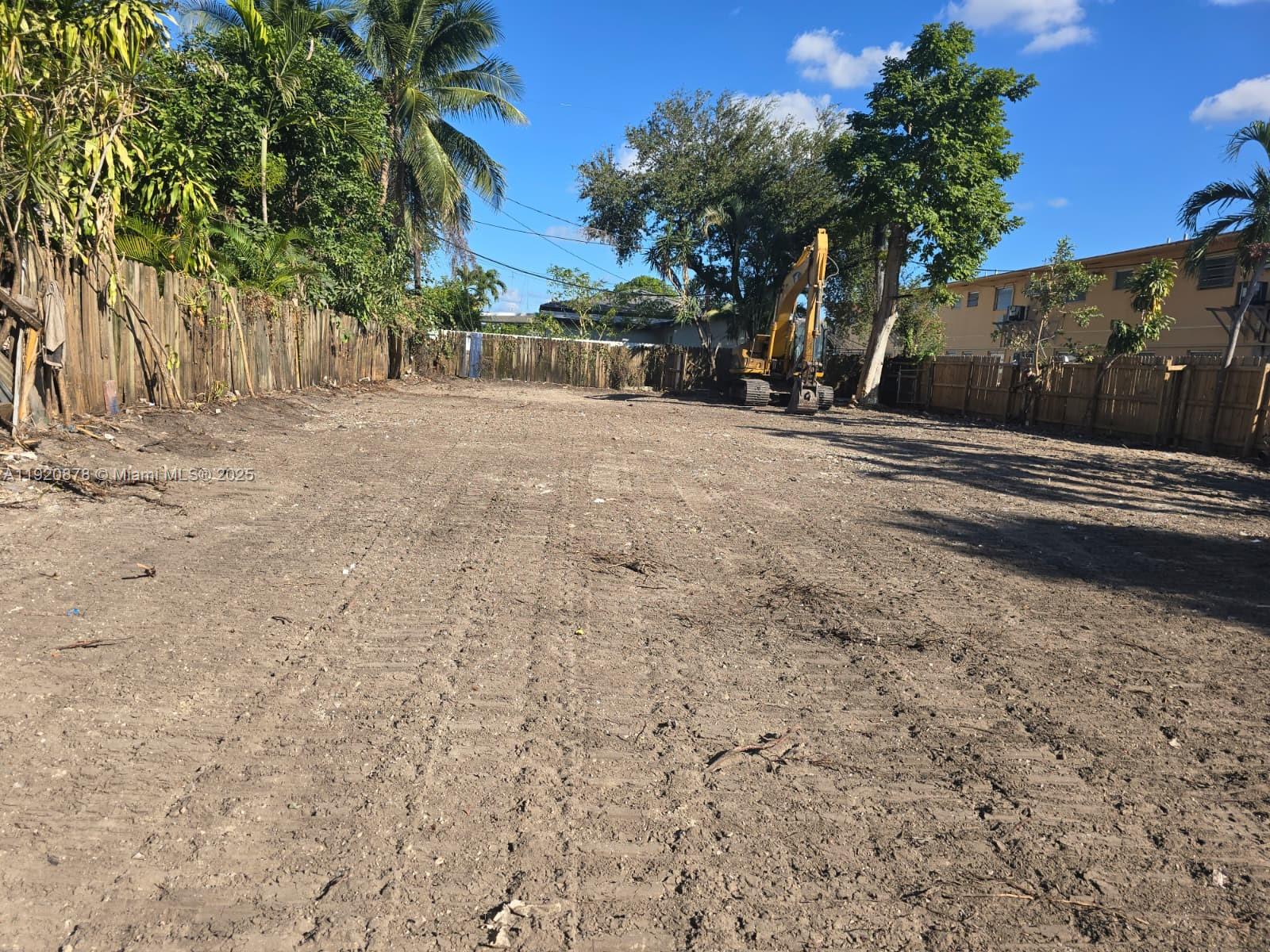   /   кв.футов $ 2025-11-25 0 Фото