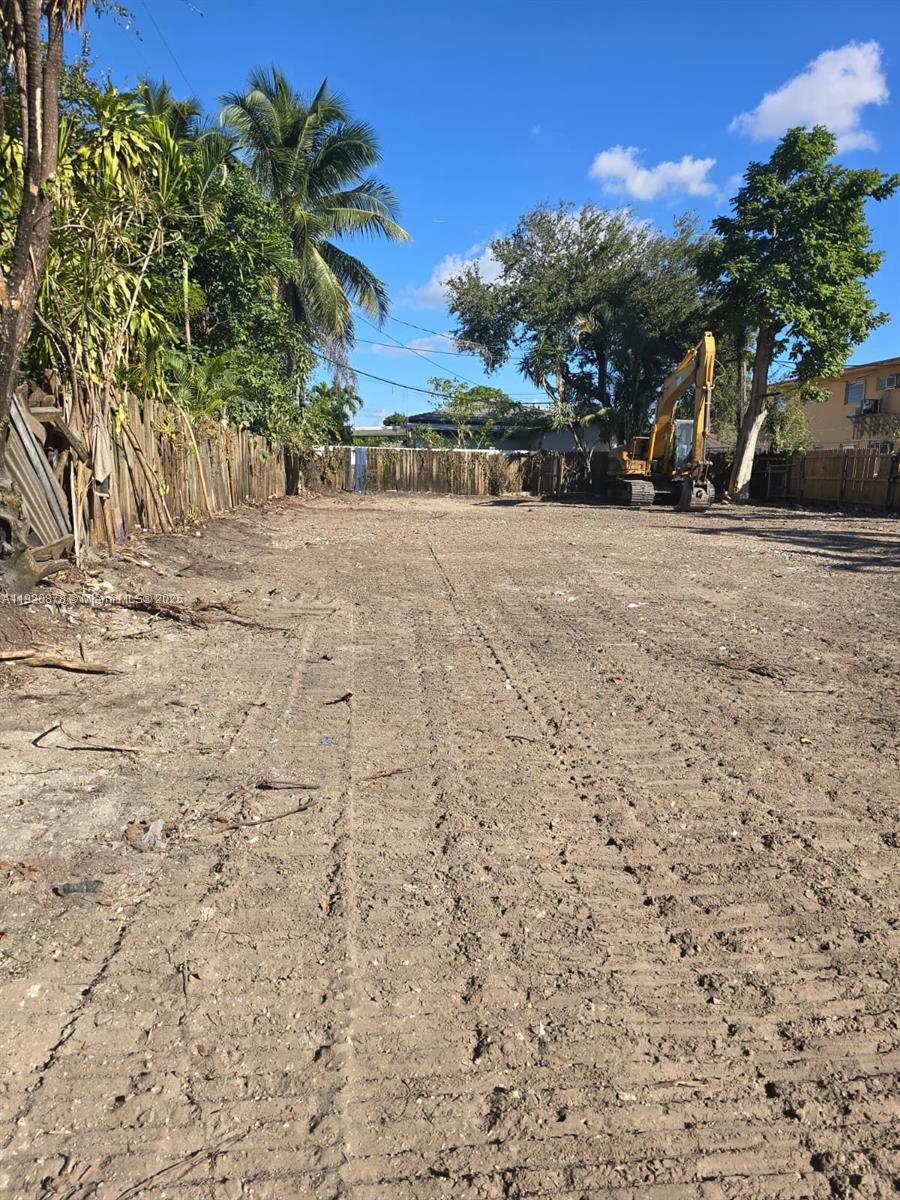   /   кв.футов $ 2025-11-25 0 Фото