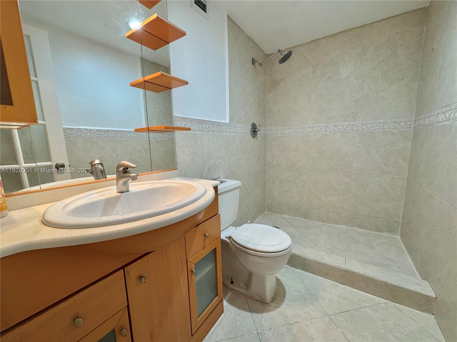 Photo of 400 Kings Point Dr  #411, Sunny Isles Beach, Florida, 33160 - Master Bathroom