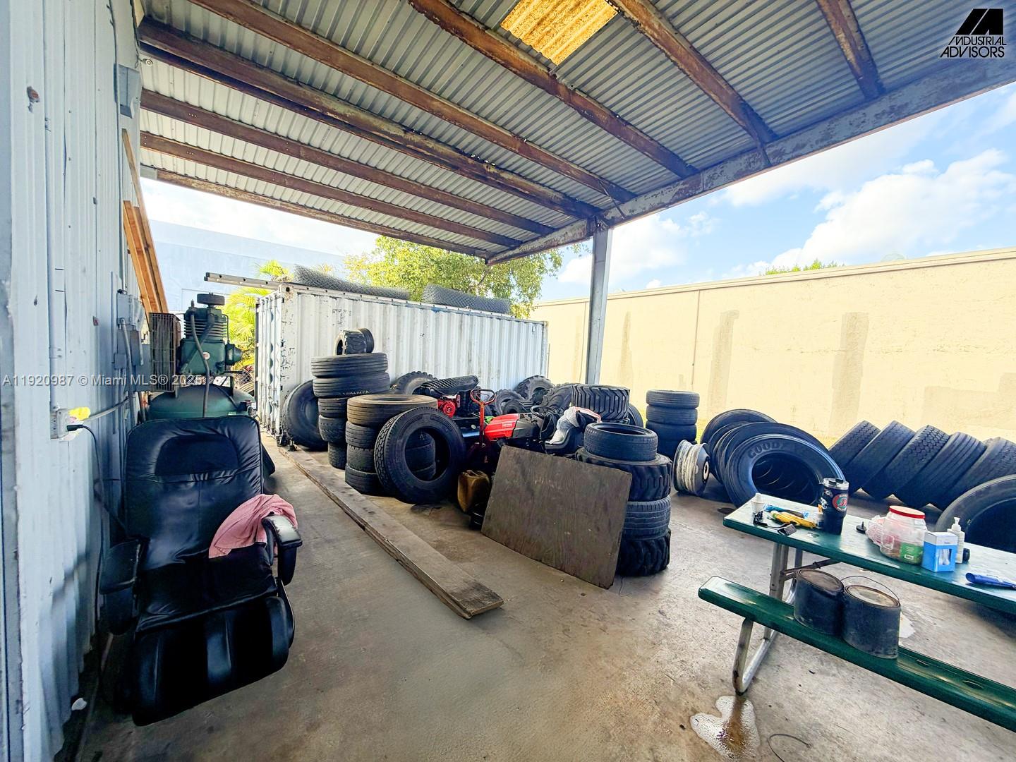 See details / sq. ft. $ 2025-11-25 0 Photo