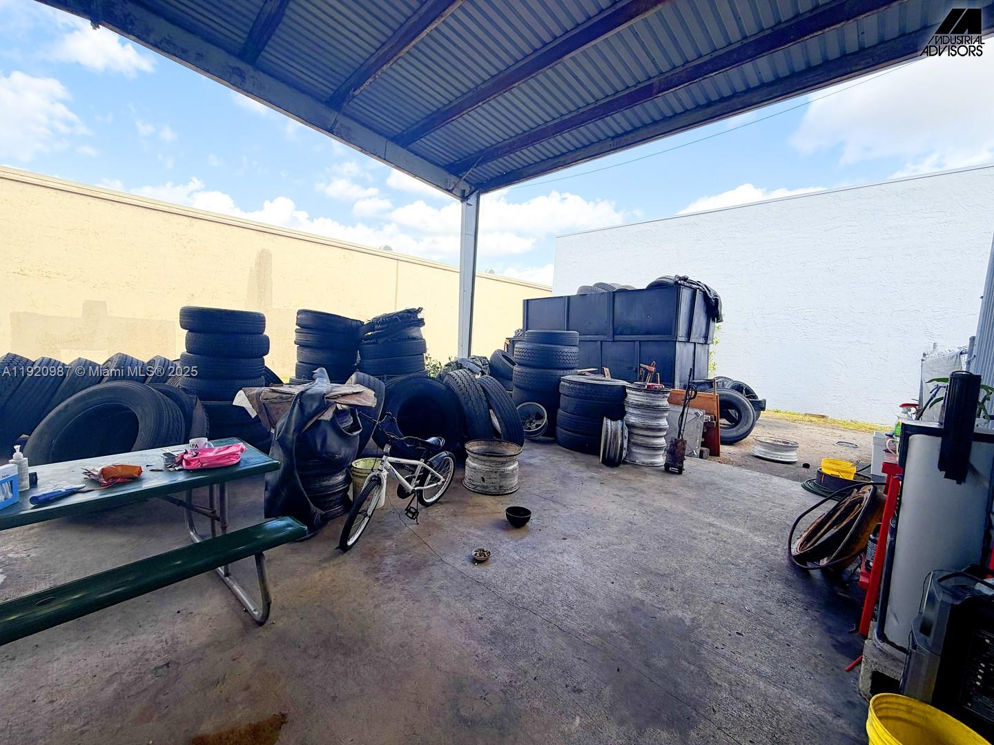 See details / sq. ft. $ 2025-11-25 0 Photo