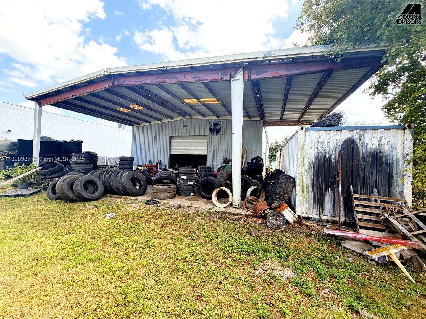 See details / sq. ft. $ 2025-11-25 0 Photo