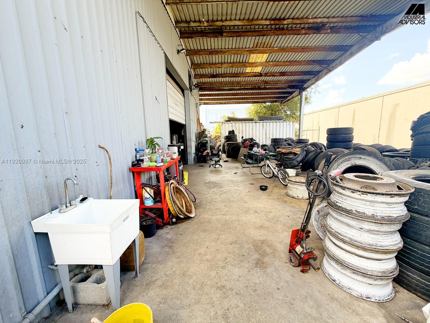 See details / sq. ft. $ 2025-11-25 0 Photo