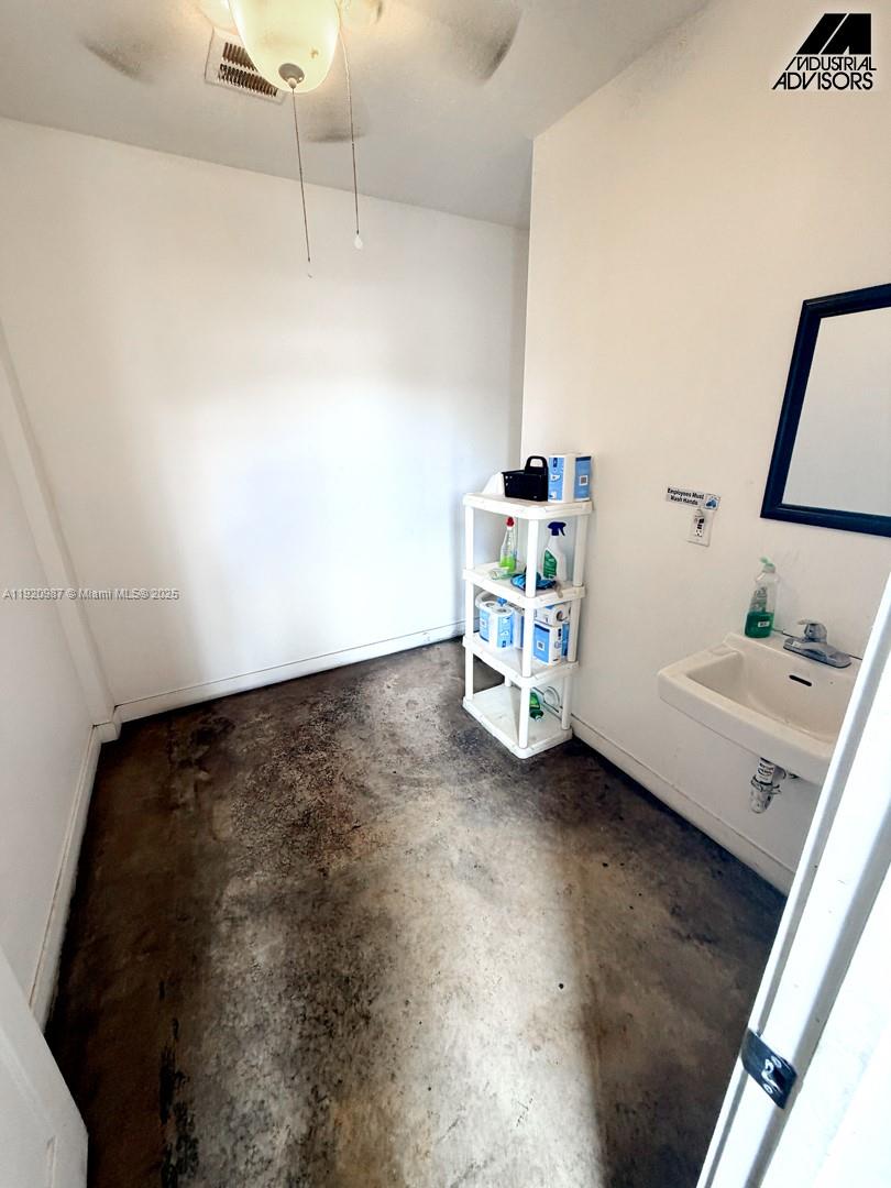 See details / sq. ft. $ 2025-11-25 0 Photo