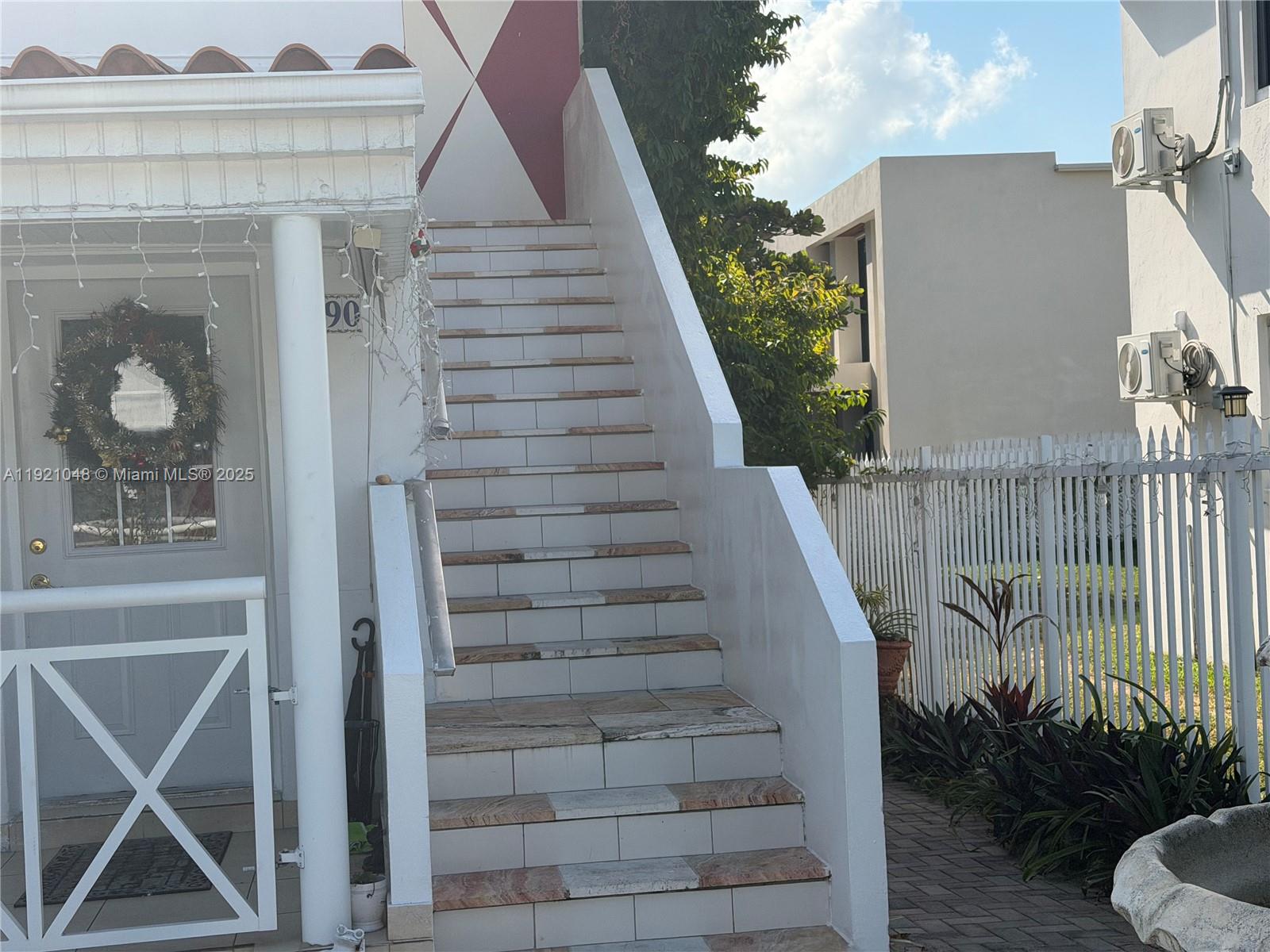 See details / 2258 sq. ft. $ 2025-11-25 0 Photo