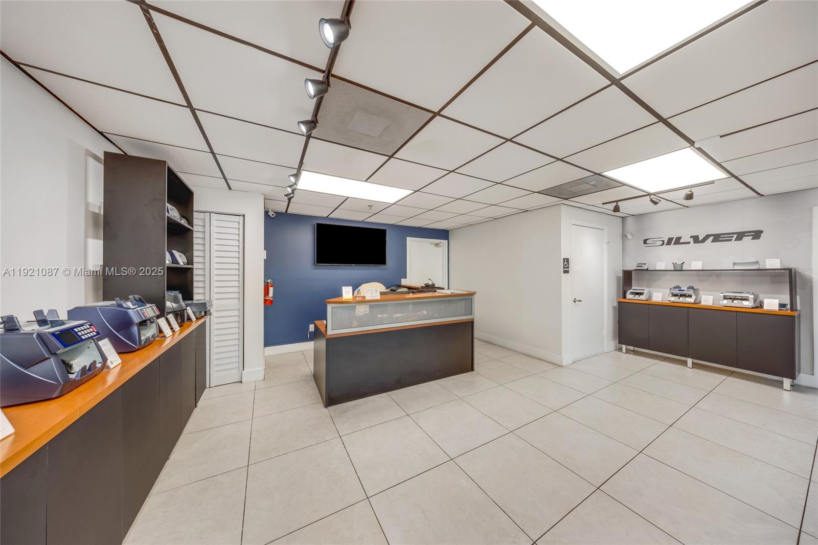 5-1  /   sq. ft. $ 2025-11-25 0 Photo