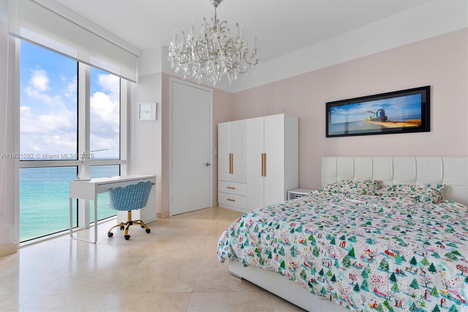 904 3 / 4 2327 sq. ft. $ 2025-11-25 0 Photo