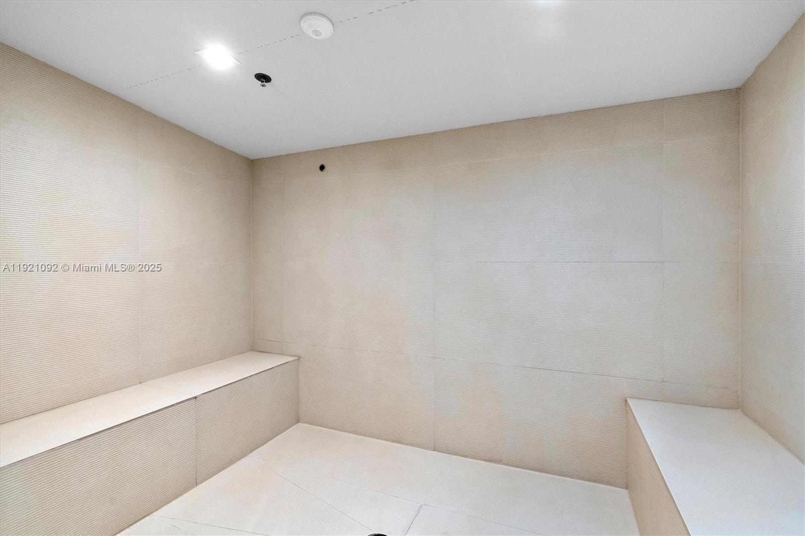 904 3 / 4 2327 sq. ft. $ 2025-11-25 0 Photo