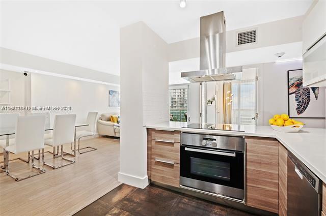 Подробнее 1407 2 / 2 1357 кв.футов $ 2025-11-25 0 Фото