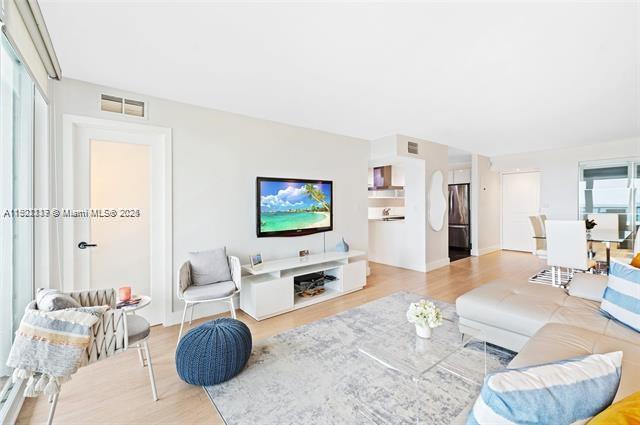 Подробнее 1407 2 / 2 1357 кв.футов $ 2025-11-25 0 Фото