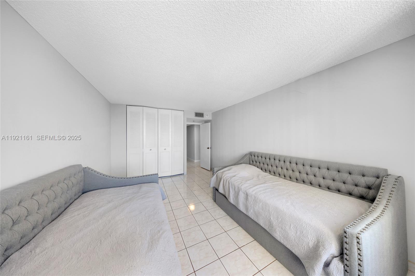 1218 2 / 2 1525 sq. ft. $ 2025-11-25 0 Photo