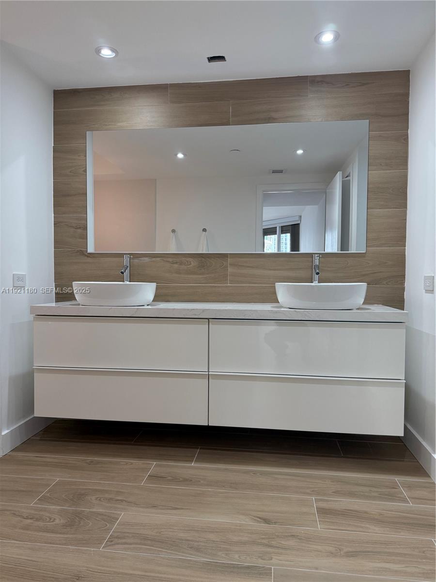 Photo of 20191 Country Club Dr  #504, Aventura, Florida, 33180 - 