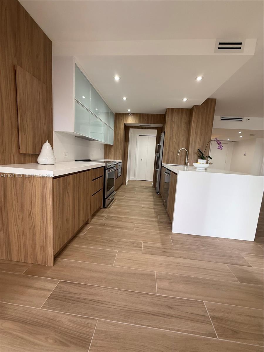 Photo of 20191 Country Club Dr  #504, Aventura, Florida, 33180 - 